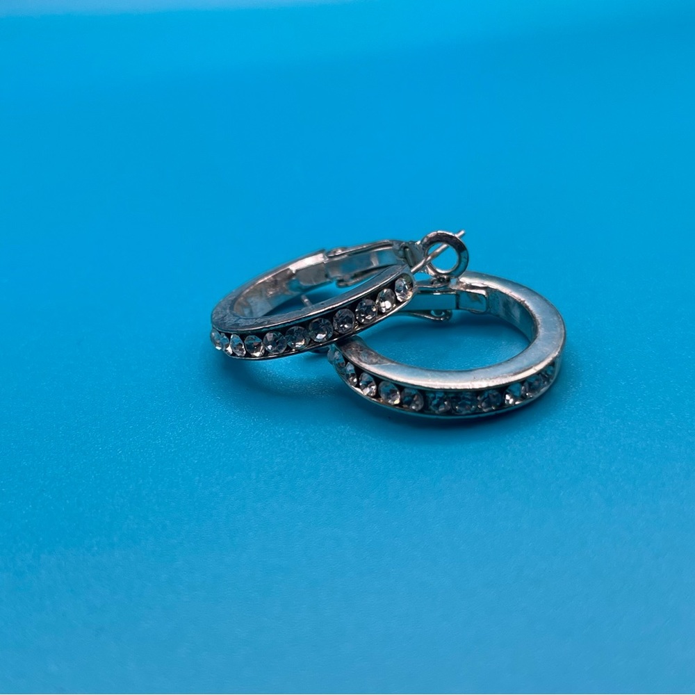 Sliver hoop rhinestones earrings